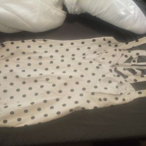 Very cute bodycon dress.